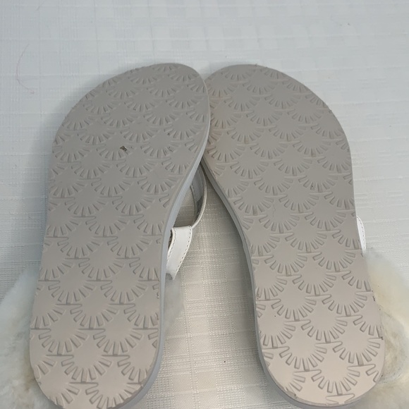 UGG LaaLaa Flat Sandal in white - Picture 5 of 8